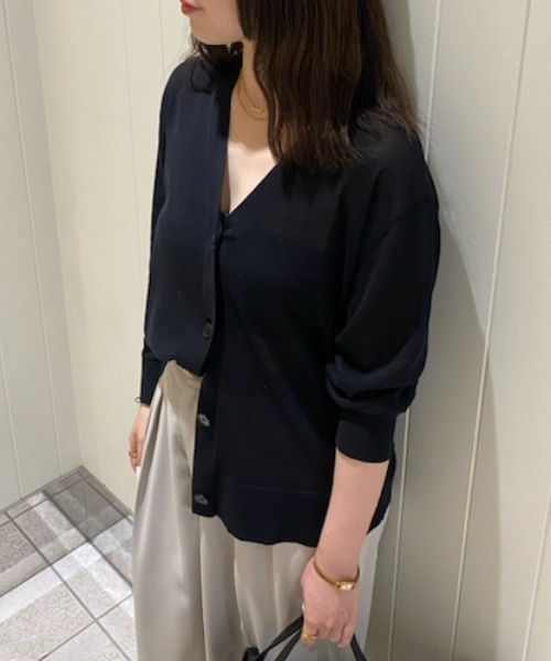 Mila Owen（ミラオーウェン）の「シェル釦ハイゲージボックスカーディガン【手洗い可能】（カーディガン/ボレロ・レディース・パープル/ライム/ライトグレー/ブラック/ライトベージュ/キャメル/レッド・0/1）」の9枚目の写真