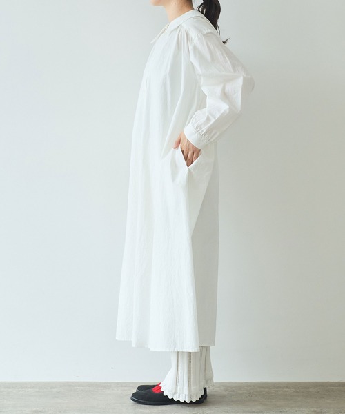 bulle de savon(ビュルデサボン)の「80/タイプライターナチュラルトリプルワッシャー 角衿ギャザーワンピース(ワンピース・レディース・ベージュ/ホワイト/チャコールグレー・FREE)」の8枚目の写真