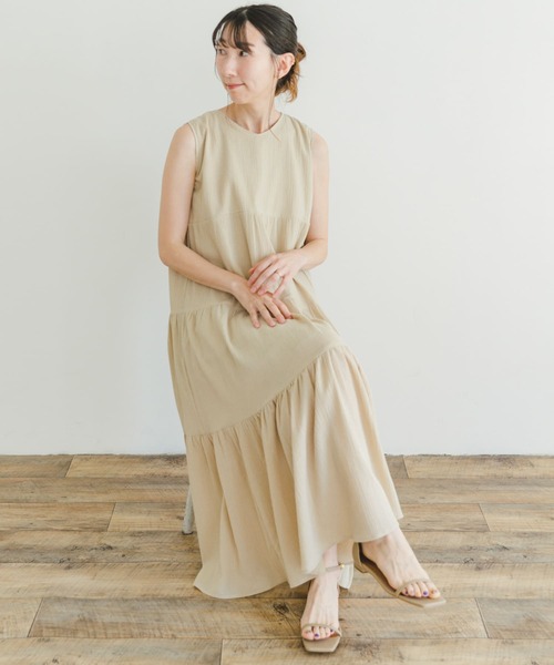 ITEMS URBANRESEARCH（アイテムズ アーバンリサーチ）の「ヨウリュウティアードノースリワンピース（ワンピース・レディース・ブルー/ライトベージュ/ブラック・FREE）」の2枚目の写真