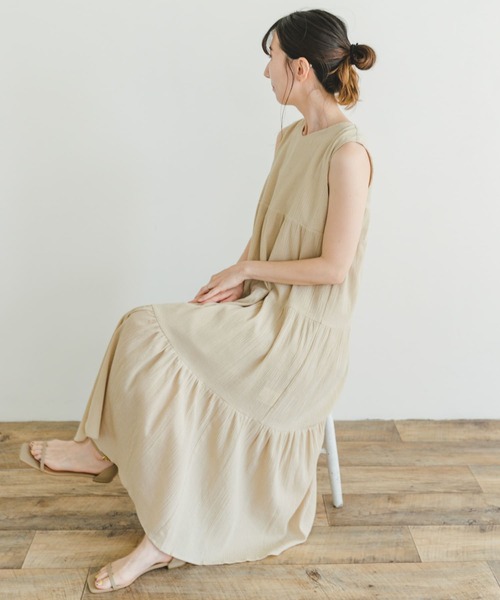 ITEMS URBANRESEARCH（アイテムズ アーバンリサーチ）の「ヨウリュウティアードノースリワンピース（ワンピース・レディース・ブルー/ライトベージュ/ブラック・FREE）」の12枚目の写真