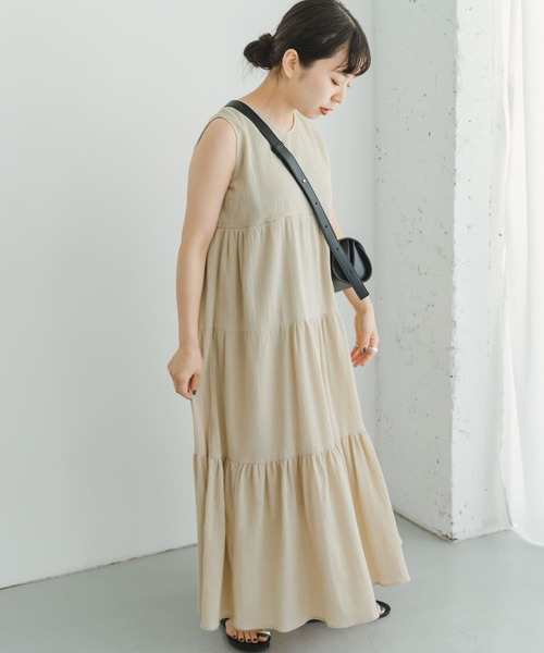 ITEMS URBANRESEARCH（アイテムズ アーバンリサーチ）の「ヨウリュウティアードノースリワンピース（ワンピース・レディース・ブルー/ライトベージュ/ブラック・FREE）」の4枚目の写真