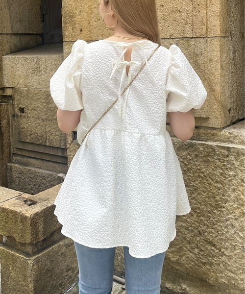 prose verse(プロズヴェール)の「バックリボンフラワージャガードペプラムブラウス(シャツ/ブラウス・レディース・ブラック/オフホワイト・MEDIUM/LARGE)」の7枚目の写真