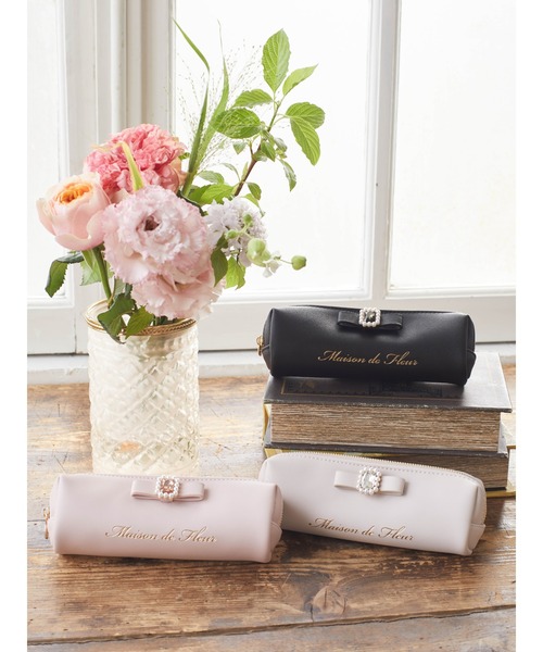 Maison de FLEUR(メゾンドフルール)の「パールビジュー合皮リボンロングポーチ(ポーチ・レディース・ブラック/ピンク系その他3/ピンク・FREE)」の4枚目の写真