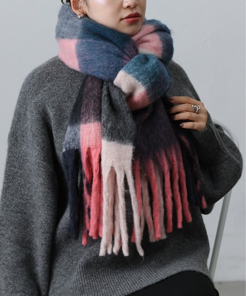 COLONY 2139(コロニートゥーワンスリーナイン)の「チェック柄フェイクウールマフラー(マフラー・レディース・オレンジ/イエロー/ピンク/グレー・FREE)」の3枚目の写真