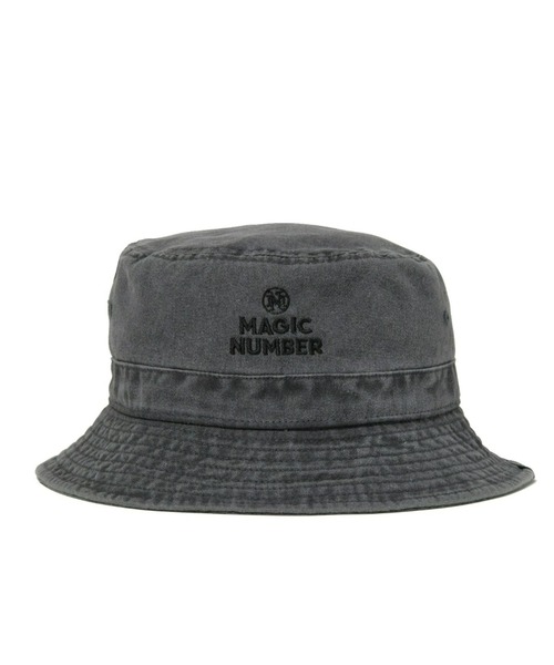 MAGIC NUMBER（マジック ナンバー）の「【MAGIC NUMBER】STOCK LOGO PIGMENT BUCKET HAT / ストックロゴピグメントバケットハット（ハット・メンズ・ネイビー/ブラック/サンドベージュ・FREE）」の2枚目の写真