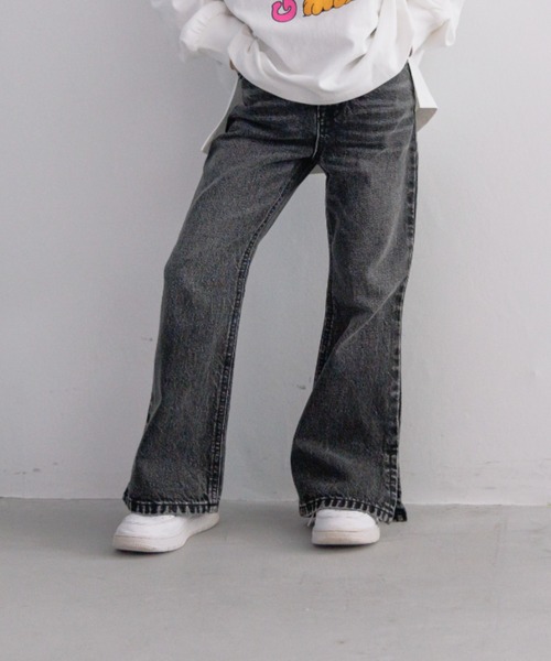 LOWRYS FARM（ローリーズファーム）の「ＣＯＮＥデニムフレアパンツ　131389（デニムパンツ・キッズ・ブラック/ブルー・150cm/140cm/130cm/120cm/110cm）」の21枚目の写真