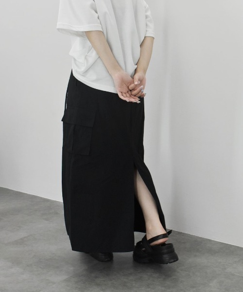 Reurie'（レウリィ）の「ナイロン カーゴスカート／nylon cargo skirt ロング丈 ミドル丈 ウエストゴム ポケット付き 大人カジュアル 韓国 黒 ブラック（スカート・レディース・ブラック・FREE）」の14枚目の写真