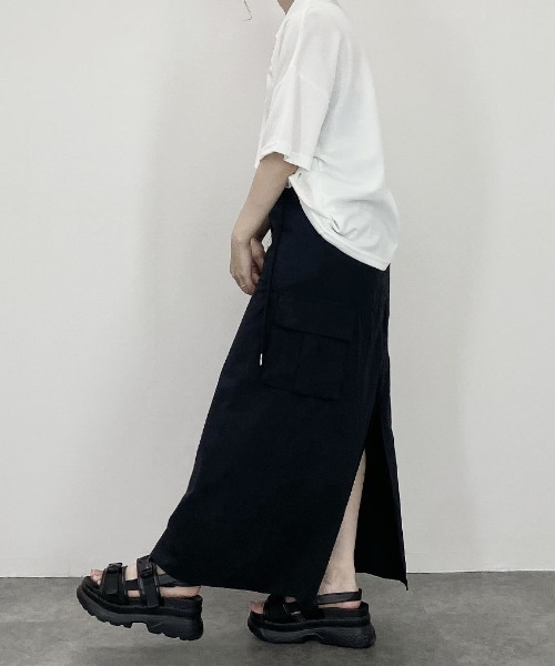 Reurie'（レウリィ）の「ナイロン カーゴスカート／nylon cargo skirt ロング丈 ミドル丈 ウエストゴム ポケット付き 大人カジュアル 韓国 黒 ブラック（スカート・レディース・ブラック・FREE）」の13枚目の写真