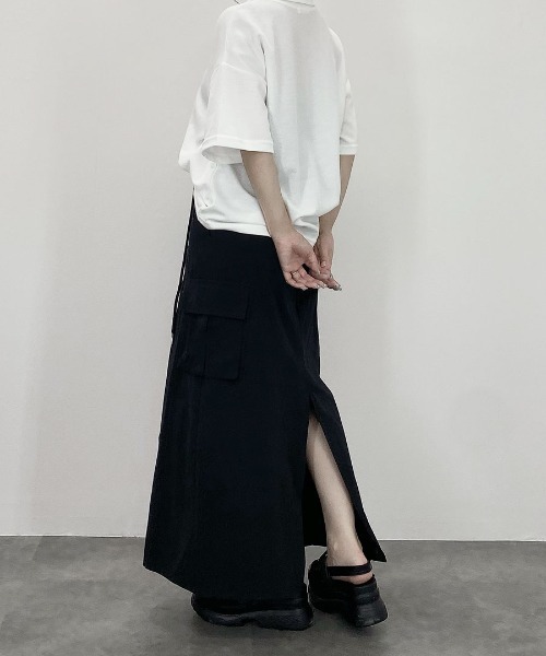 Reurie'（レウリィ）の「ナイロン カーゴスカート／nylon cargo skirt ロング丈 ミドル丈 ウエストゴム ポケット付き 大人カジュアル 韓国 黒 ブラック（スカート・レディース・ブラック・FREE）」の19枚目の写真