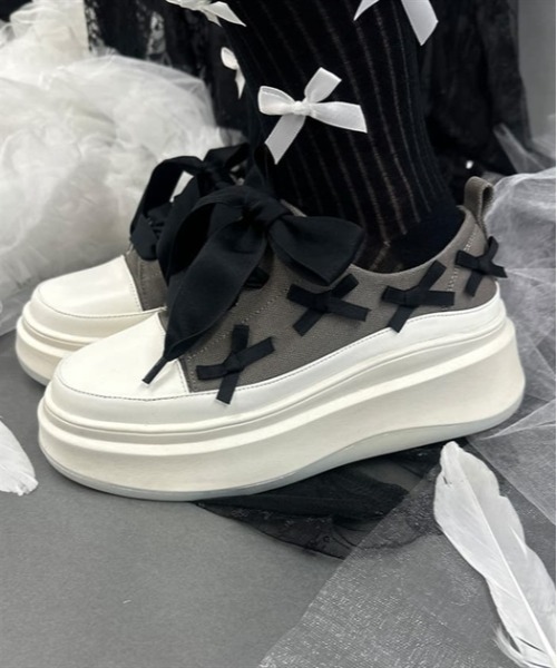 axes femme POETIQUE（アクシーズファムポエティック）の「プチリボンスニーカー（スニーカー・レディース・ブラウン/グレー・MEDIUM/LARGE）」の2枚目の写真