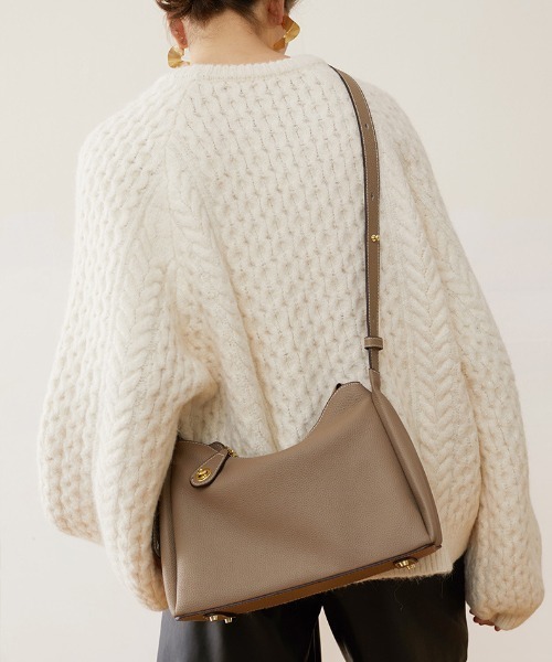 NiiNa（ニーナ）の「【NiiNa】【高品質牛革】2wayワンハンドルクロススクエアバッグ（ハンドバッグ・レディース・ブラック/ホワイト/ブラウン/グレイッシュベージュ・FREE）」の21枚目の写真