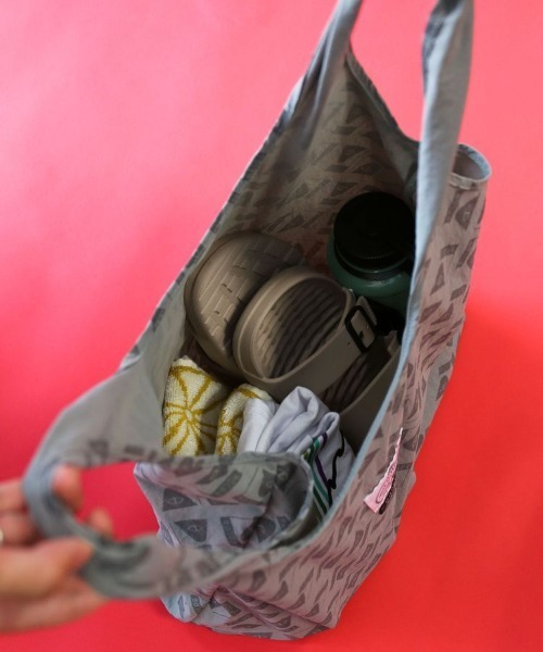 POLeR(ポーラー)の「【POLeR/ポーラー 別注】ストラップショッピングバッグ(エコバッグ/サブバッグ・レディース・グレー/オリーブ・FREE)」の9枚目の写真