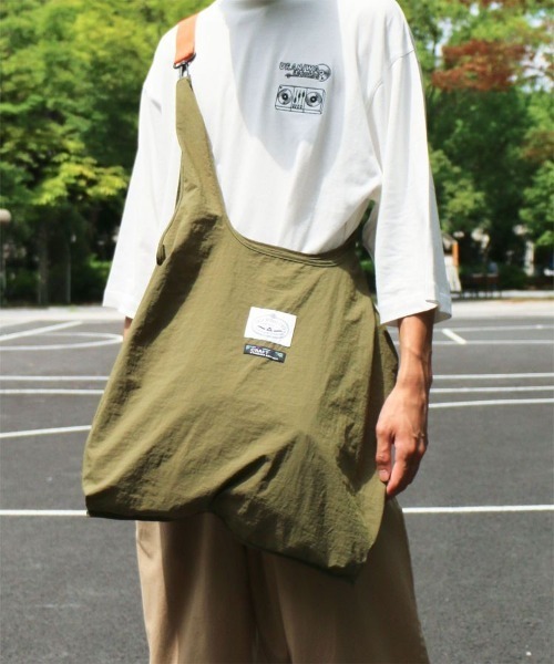 POLeR(ポーラー)の「【POLeR/ポーラー 別注】ストラップショッピングバッグ(エコバッグ/サブバッグ・レディース・グレー/オリーブ・FREE)」の3枚目の写真