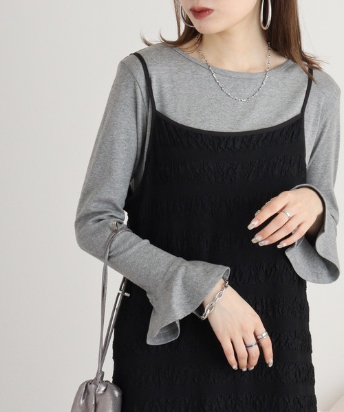 atONE(アットワン)の「綿フライス袖口フレア長袖カットソー(Tシャツ/カットソー・レディース・ブラック/チャコールグレー/杢グレー/オフホワイト/カーキ・M/LL/3L/L/4L)」の4枚目の写真
