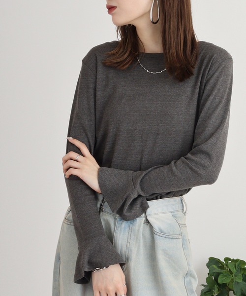 atONE(アットワン)の「綿フライス袖口フレア長袖カットソー(Tシャツ/カットソー・レディース・ブラック/チャコールグレー/杢グレー/オフホワイト/カーキ・M/LL/3L/L/4L)」の16枚目の写真