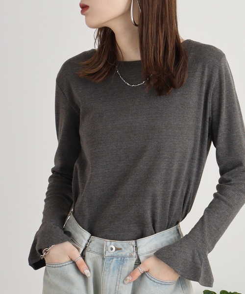 atONE(アットワン)の「綿フライス袖口フレア長袖カットソー(Tシャツ/カットソー・レディース・ブラック/チャコールグレー/杢グレー/オフホワイト/カーキ・M/LL/3L/L/4L)」の17枚目の写真