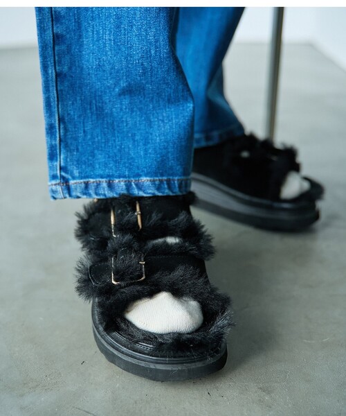 MOHI(モヒ)の「MOHI(モヒ)AFELPADO MUTON/ムートンサンダル(サンダル・レディース・ベージュ/オフホワイト/ブラック・23.5cm)」の4枚目の写真