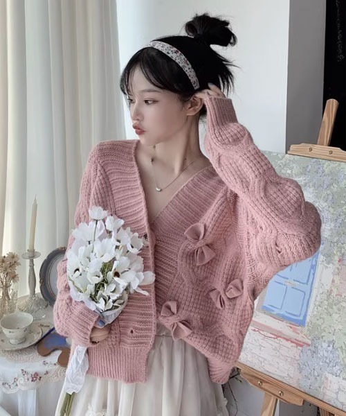 Mayree（メイリー）の「【Mayree】リボン デザイン Vネック カーディガン（カーディガン/ボレロ・レディース・ピンク/ブルー/アイボリー・MEDIUM/LARGE/SMALL）」の5枚目の写真