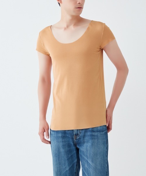 in.T（インティー）の「【ゆったりタイプ新登場】これ一枚でTシャツスタイルのお悩みを解決！『in.T』クルーネックTシャツ ボートネック対応（インナーウェア/肌着・メンズ・オレンジ/ブラック/ライトベージュ/ライトグレー・MEDIUM/LARGE/X-LARGE）」の4枚目の写真