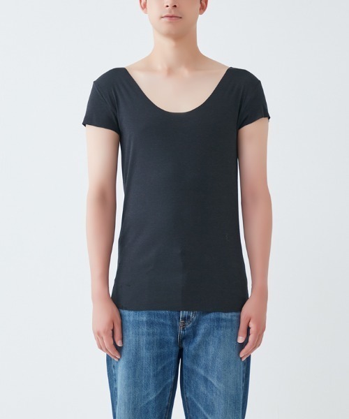 in.T（インティー）の「【ゆったりタイプ新登場】これ一枚でTシャツスタイルのお悩みを解決！『in.T』クルーネックTシャツ ボートネック対応（インナーウェア/肌着・メンズ・オレンジ/ブラック/ライトベージュ/ライトグレー・MEDIUM/LARGE/X-LARGE）」の2枚目の写真
