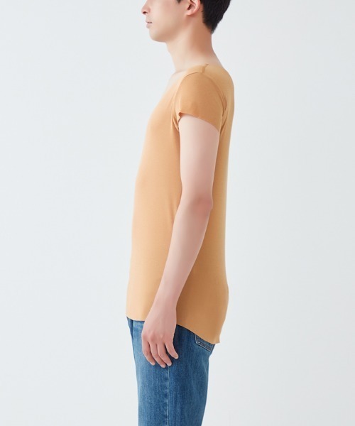 in.T（インティー）の「【ゆったりタイプ新登場】これ一枚でTシャツスタイルのお悩みを解決！『in.T』クルーネックTシャツ ボートネック対応（インナーウェア/肌着・メンズ・オレンジ/ブラック/ライトベージュ/ライトグレー・MEDIUM/LARGE/X-LARGE）」の15枚目の写真