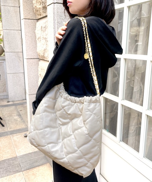 Julia Boutique（ジュリアブティック）の「キルティングチェーントートバッグ（トートバッグ・レディース・オフホワイト/ブラック/ブラウン・ONE）」の2枚目の写真