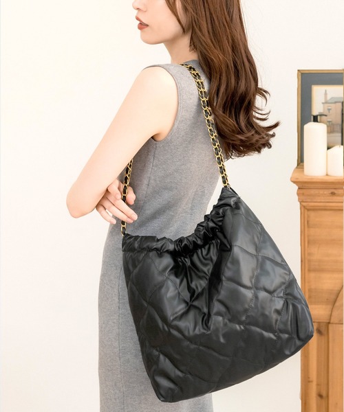 Julia Boutique（ジュリアブティック）の「キルティングチェーントートバッグ（トートバッグ・レディース・オフホワイト/ブラック/ブラウン・ONE）」の3枚目の写真