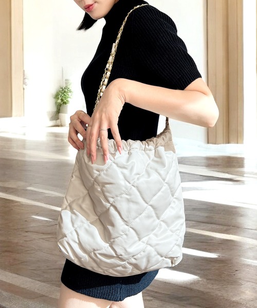 Julia Boutique（ジュリアブティック）の「キルティングチェーントートバッグ（トートバッグ・レディース・オフホワイト/ブラック/ブラウン・ONE）」の22枚目の写真