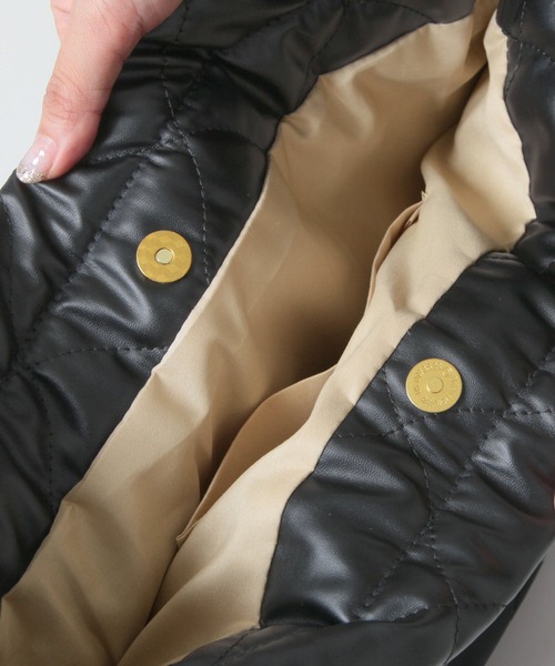 Julia Boutique（ジュリアブティック）の「キルティングチェーントートバッグ（トートバッグ・レディース・オフホワイト/ブラック/ブラウン・ONE）」の11枚目の写真