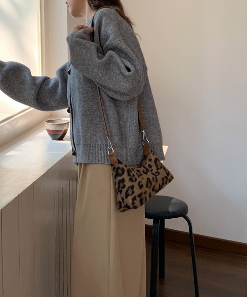 Chiina（チーナ）の「Chiina/ツイストワンハンドルバッグ（ハンドバッグ・レディース・ブラウン系その他/レオパード/ゼブラ/キャメル/ブラック/レッド/ホワイト/ライトブルー・FREE）」の7枚目の写真