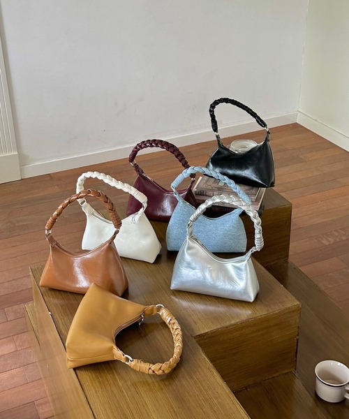 Chiina（チーナ）の「Chiina/ツイストワンハンドルバッグ（ハンドバッグ・レディース・ブラウン系その他/レオパード/ゼブラ/キャメル/ブラック/レッド/ホワイト/ライトブルー・FREE）」の9枚目の写真