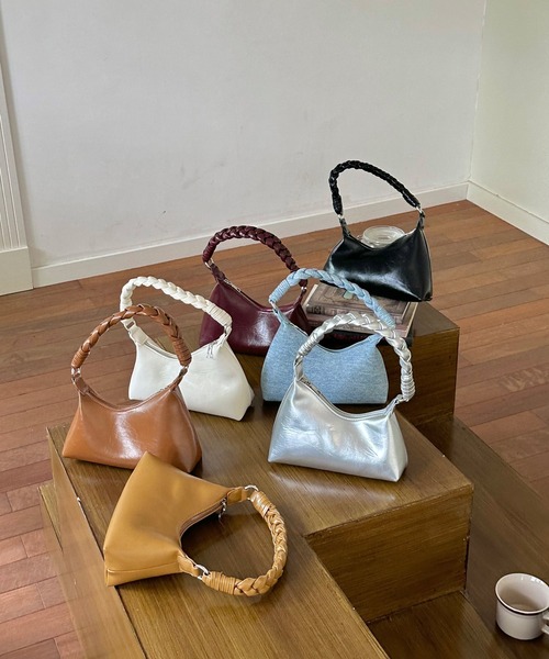 Chiina（チーナ）の「Chiina/ツイストワンハンドルバッグ（ハンドバッグ・レディース・ブラウン系その他/レオパード/ゼブラ/キャメル/ブラック/レッド/ホワイト/ライトブルー・FREE）」の19枚目の写真