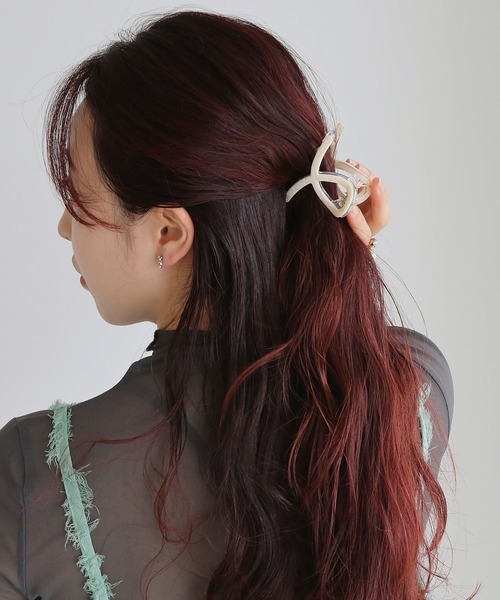 colleca la（コレカラ）の「キルト柄ショートループバンスクリップ（バレッタ/ヘアクリップ・レディース・ブラック/ホワイト・FREE）」の3枚目の写真