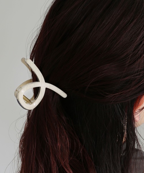 colleca la（コレカラ）の「キルト柄ショートループバンスクリップ（バレッタ/ヘアクリップ・レディース・ブラック/ホワイト・FREE）」の4枚目の写真