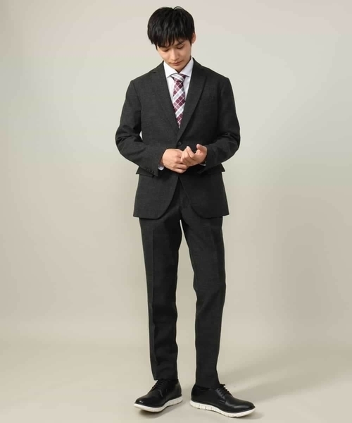 a.v.v（アーヴェヴェ）の「【洗濯機で洗える/通勤/セレモニー】シャークスキン起毛ストレッチイージースラックス(セットアップ可）（スラックス・メンズ・チャコールグレー・46/48/50）」の7枚目の写真