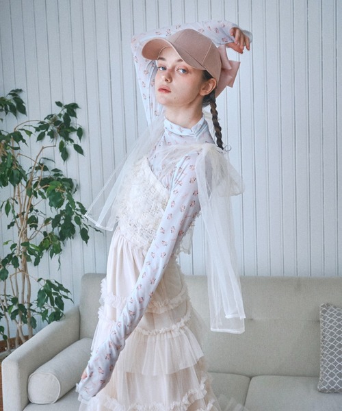 Lovilyn（ラヴィリン）の「リボン&フラワー柄シアートップス