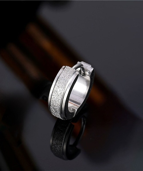 SBG（エスビー）の「SBG グリッターフープピアス 片耳（ピアス（片耳用）・メンズ・ブラック/ゴールド/シルバー・FREE）」の2枚目の写真