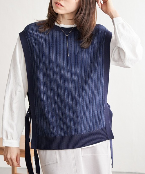 ikka（イッカ）の「2WAYサイドリボンニットベスト（ベスト・レディース・スカイブルー/ベージュ/ネイビー/ミント・S/M/L）」の4枚目の写真