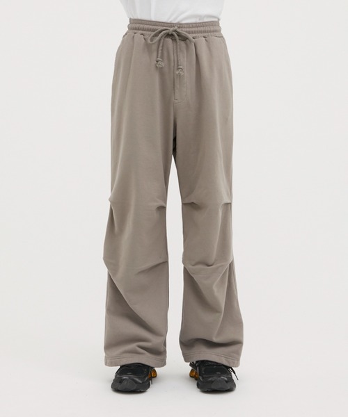 MATSUFUJI(マツフジ)の「Wide Sweat Pants(スウェットパンツ・メンズ・グレイッシュベージュ/ダークグレー・2/3)」の10枚目の写真