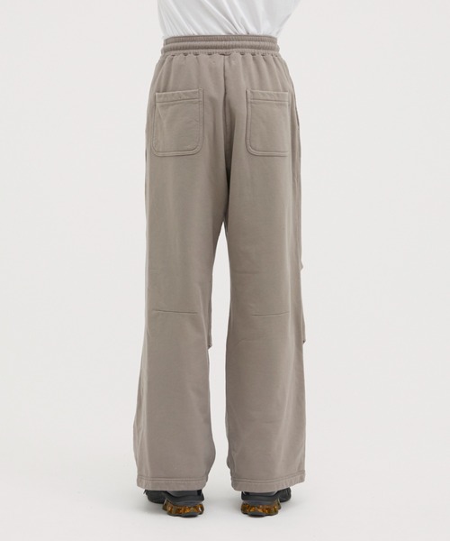 MATSUFUJI(マツフジ)の「Wide Sweat Pants(スウェットパンツ・メンズ・グレイッシュベージュ/ダークグレー・2/3)」の12枚目の写真