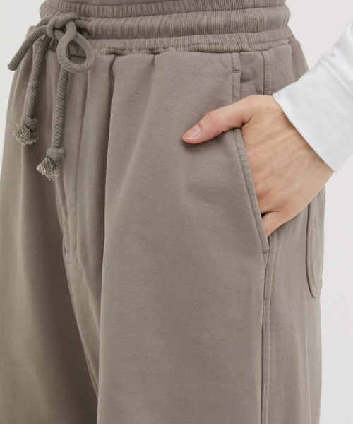 MATSUFUJI(マツフジ)の「Wide Sweat Pants(スウェットパンツ・メンズ・グレイッシュベージュ/ダークグレー・2/3)」の14枚目の写真