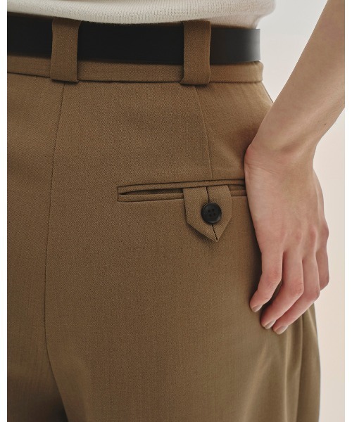 TODAYFUL(トゥデイフル)の「Tapered Tuck Trousers(その他パンツ・レディース・キャメル/ダークグレー/ブラック・36inch/38inch)」の11枚目の写真