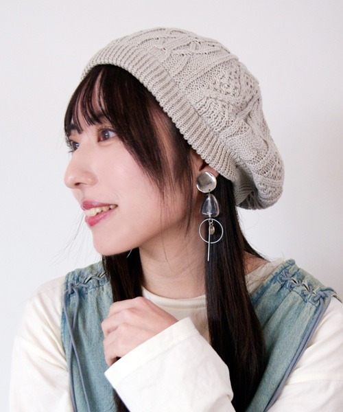 polcadot(ポルカドット)の「COOL TOUGH CABLE BERET/ケーブル ベレー接触冷感生地使用(ハンチング/ベレー帽・レディース・ライトグレー/ブラック/グレイッシュベージュ・FREE)」の3枚目の写真