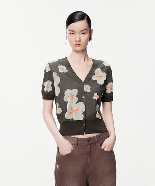 JNBY（ジェーエヌビーワイ）の「Bloom V-neck Cardigan / Vネックカーディガン（ニット/セーター・レディース・グレー/ブラウン・38/40）」の2枚目の写真