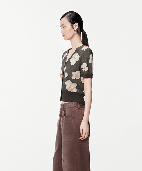 JNBY（ジェーエヌビーワイ）の「Bloom V-neck Cardigan / Vネックカーディガン（ニット/セーター・レディース・グレー/ブラウン・38/40）」の4枚目の写真