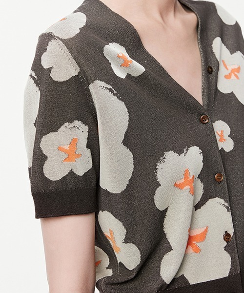 JNBY（ジェーエヌビーワイ）の「Bloom V-neck Cardigan / Vネックカーディガン（ニット/セーター・レディース・グレー/ブラウン・38/40）」の8枚目の写真