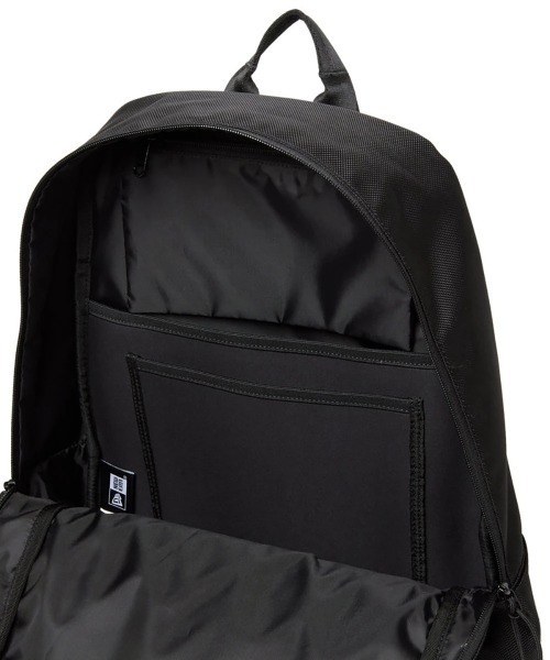 NEW ERA(ニューエラ)の「NEW ERA/ニューエラ Bz Smart Pack 28L(バックパック/リュック・メンズ・ブラック・FREE)」の3枚目の写真