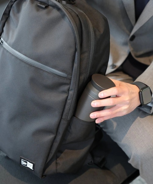 NEW ERA(ニューエラ)の「NEW ERA/ニューエラ Bz Smart Pack 28L(バックパック/リュック・メンズ・ブラック・FREE)」の6枚目の写真