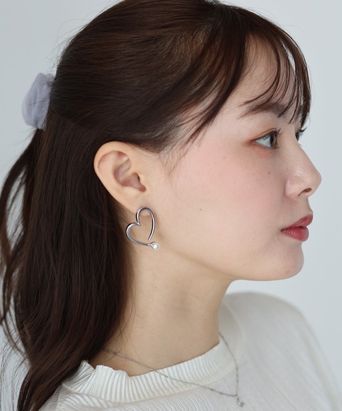 BLUEEAST(ブルーイースト)の「パール付ハートピアス / ニッケルフリー(ピアス(両耳用)・レディース・シルバー/ゴールド・FREE)」の5枚目の写真