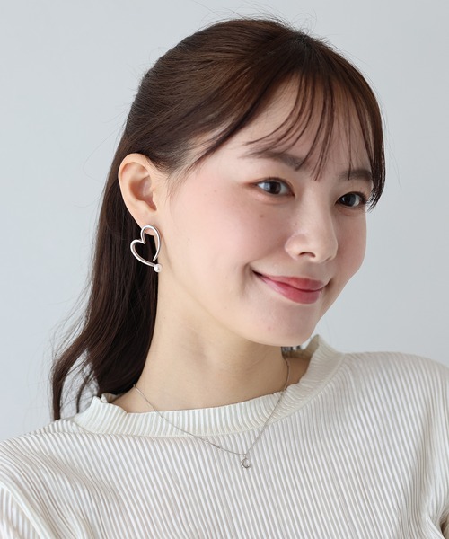 BLUEEAST(ブルーイースト)の「パール付ハートピアス / ニッケルフリー(ピアス(両耳用)・レディース・シルバー/ゴールド・FREE)」の6枚目の写真